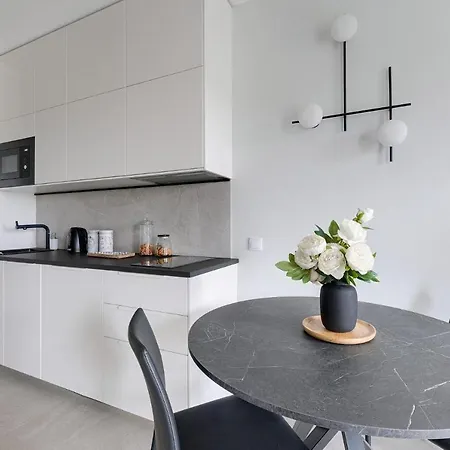 Modern Studio Targowa 10 Ac